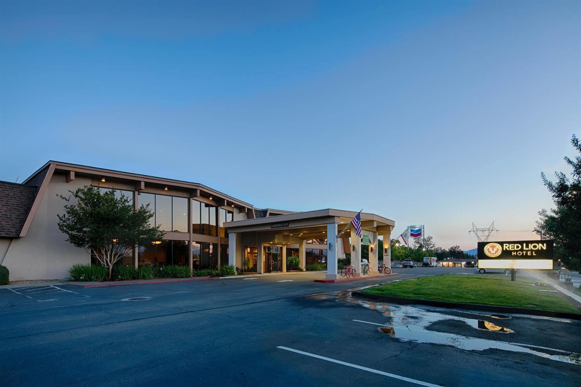 Red Lion Hotel Redding Exterior foto